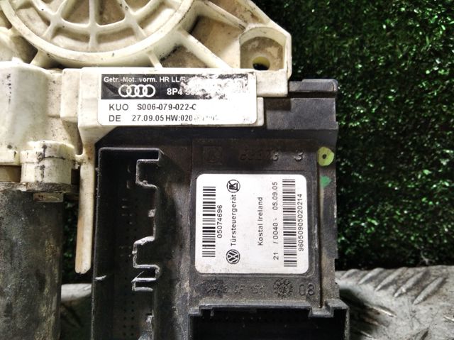 VAG 8P4959802D Motor del elevalunas de la puerta trasera derecha comprar Tarragona