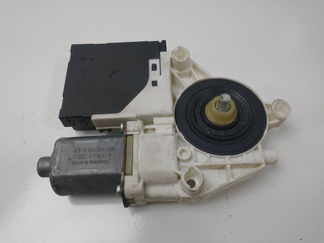 VAG 8P4959802D Motor del elevalunas de la puerta trasera derecha  disponible Lugo