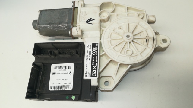 8P4959802D Motor del elevalunas de la puerta trasera derecha  disponible Utrera