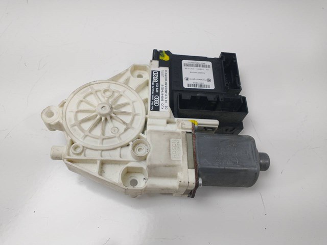 8P4959802D Motor del elevalunas de la puerta trasera derecha  en stock Granada