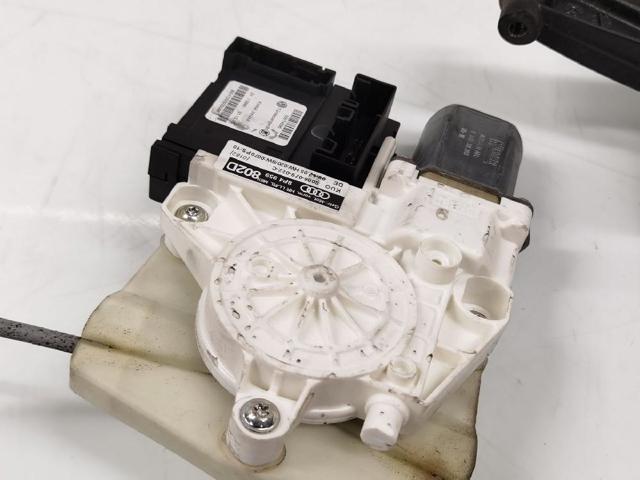 VAG 8P4959802D Motor del elevalunas de la puerta trasera derecha comprar Tarragona