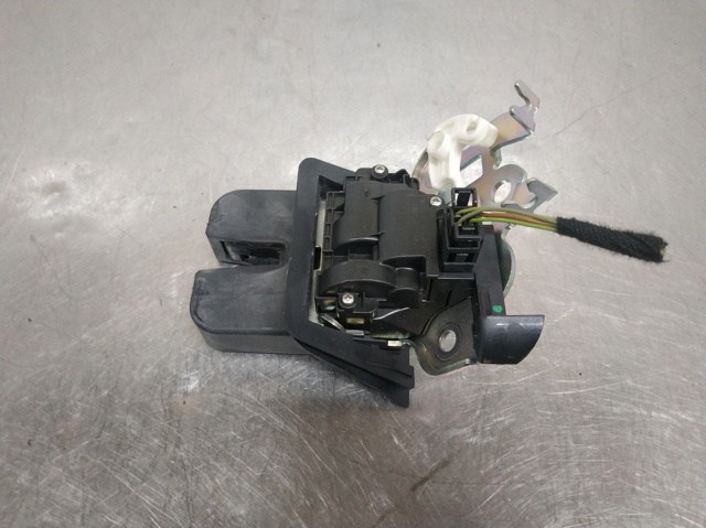 VAG 8R0827505 Cerradura de maletero  en stock Terrassa