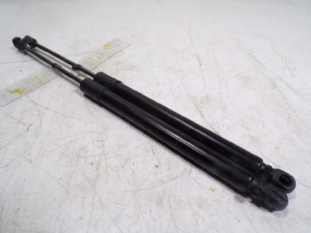 VAG 8R0827552A Amortiguador maletero  en stock Terrassa
