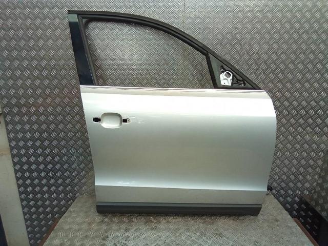 Puerta delantera derecha 8R0831052E VAG/Audi