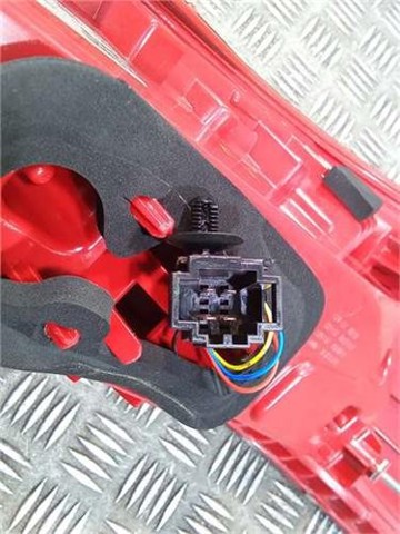 8R0945094A Piloto trasero derecho comprar Girona
