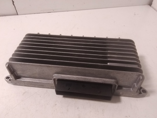 Amplificador de sistema de audio 8T0035223AH VAG/Audi