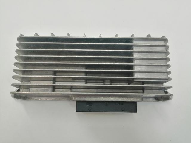 Amplificador de sistema de audio 8T0035223AH VAG/Audi