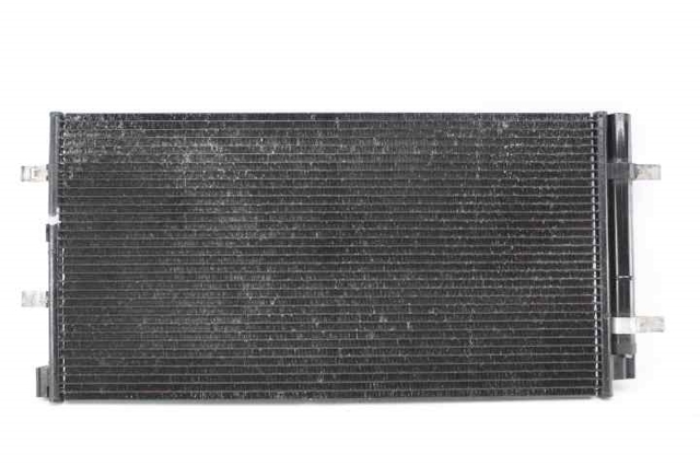 VAG 8T0260403F Condensador aire acondicionado  en stock Valencia