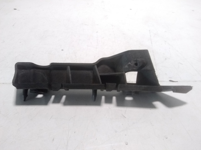 Soporte de parachoques delantero exterior derecho 8T0807284A VAG/Audi