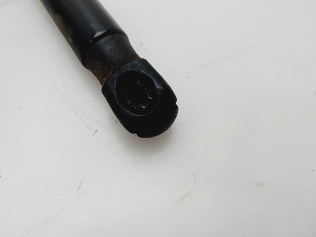 8T0823359 VAG Amortiguador de capó comprar Madrid