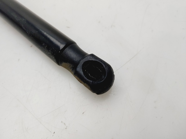 8T0823359 VAG Amortiguador de capó comprar Madrid