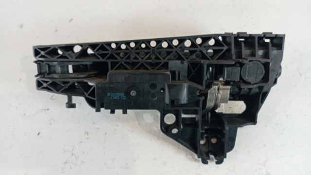 8T0837886B VAG Soporte de manija exterior de puerta trasera derecha comprar Bilbao