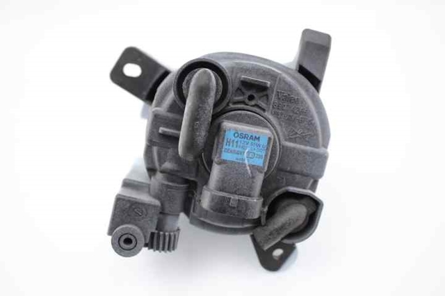 VAG 8T0941700E Faro antiniebla derecho  en stock Terrassa