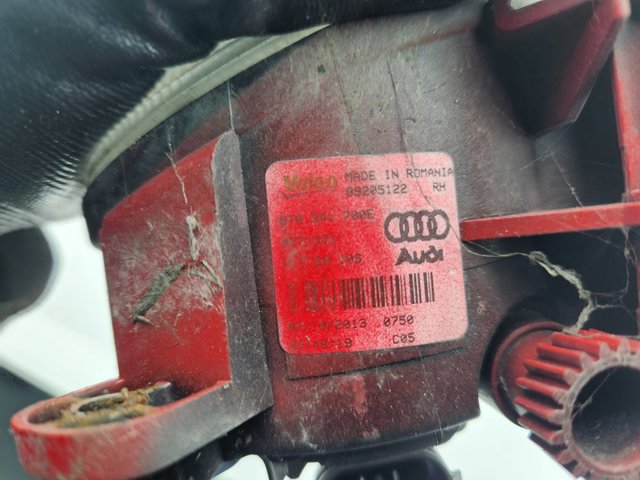 VAG 8T0941700E Faro antiniebla derecho  en stock Terrassa