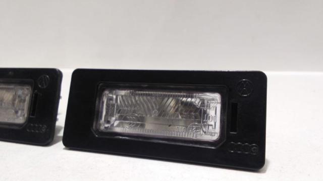 8T0943021 Luz matricula comprar Sevilla