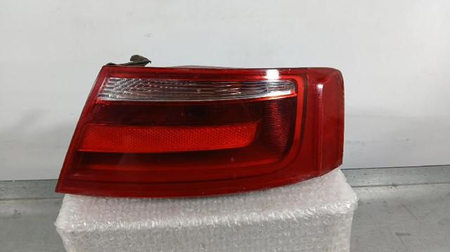 8T0945096 Piloto trasero exterior derecho  disponible Málaga