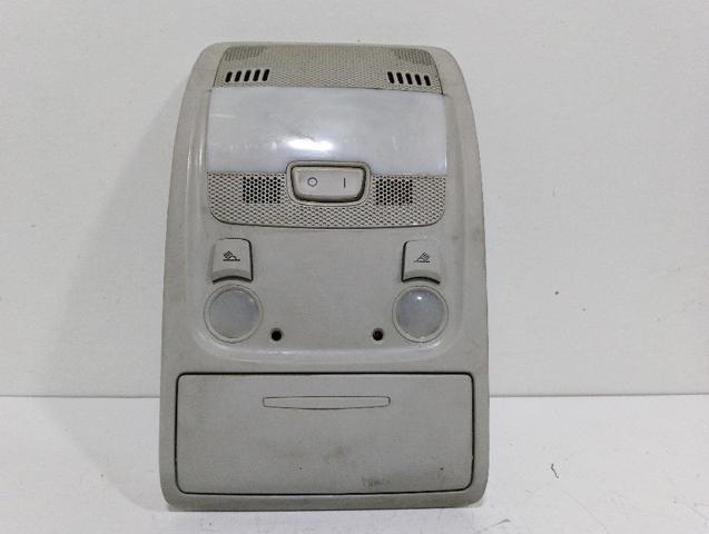 8T0947111 Luz interior trasera  disponible Utrera