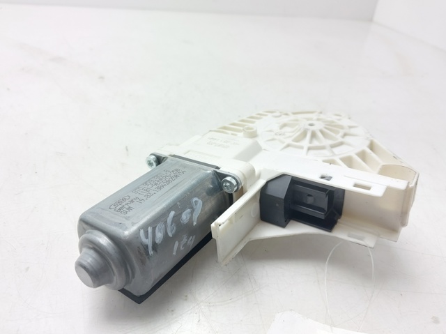 VAG 8T0959801B Motor del elevalunas de la puerta delantera izquierda  disponible Valladolid