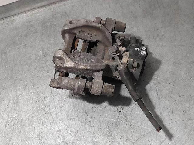 Pinza de freno trasera derecha 8V0615424D VAG