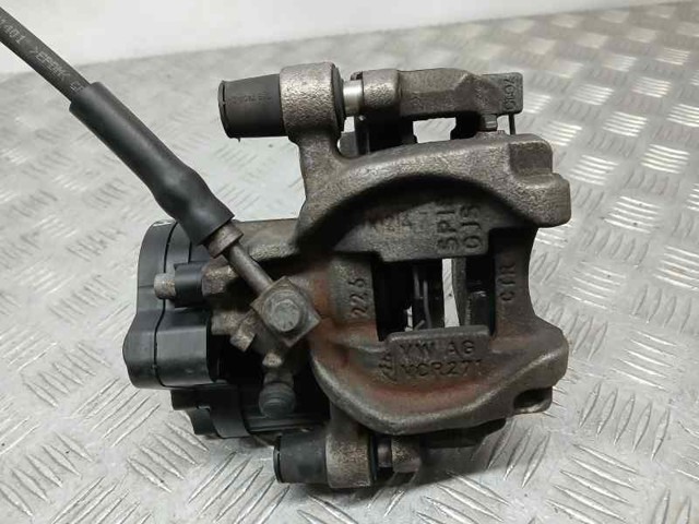 Pinza de freno trasera derecha 8V0615424D VAG