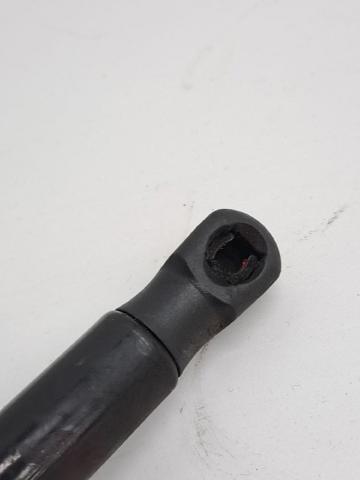 VAG 8V0823359 Amortiguador de capó  en stock Terrassa