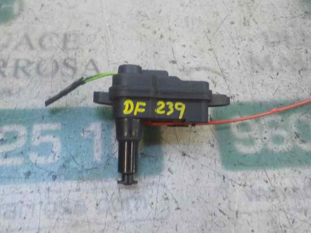 Motor cierre de tapa combustible 8V0862153A VAG
