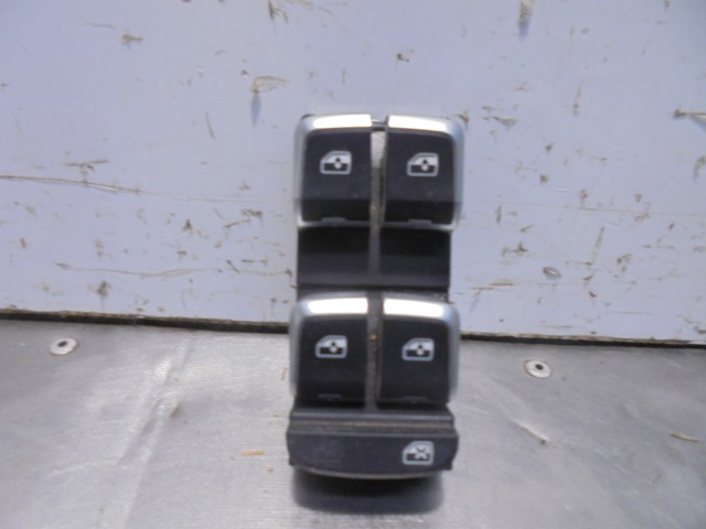 Unidad de control elevalunas delantera izquierda 8V0959851 VAG/Audi