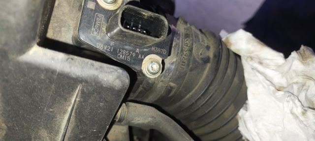 8V2112B579AA Ford
