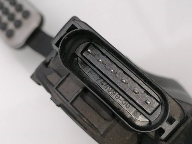 8V219F836AA Pedal del acelerador  disponible Utrera