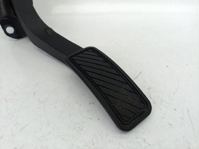 8V219F836AA Pedal del acelerador  disponible Utrera