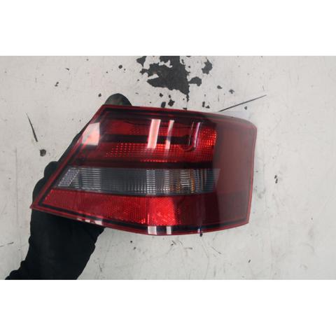 Piloto trasero exterior derecho 8V3945096C VAG