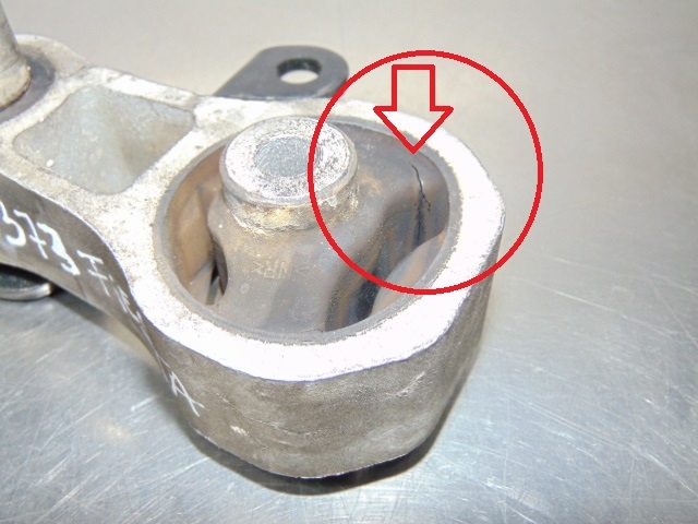 8V516P082AD Soporte trasero del motor  comprar en Reus