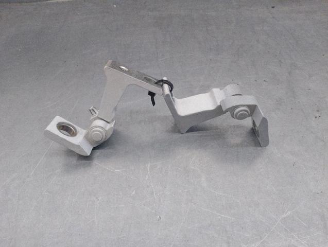 Bisagra de puerta delantera derecha 8V5833404C VAG