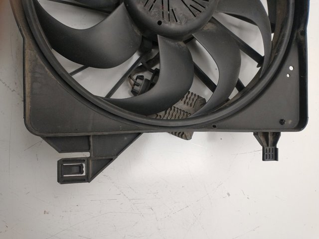 8V618C607ED Difusor del radiador de refrigeración con motor y hélice  comprar en Reus