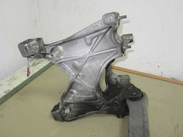 Soporte De Viga Delantero 8W0399296E VAG/Audi