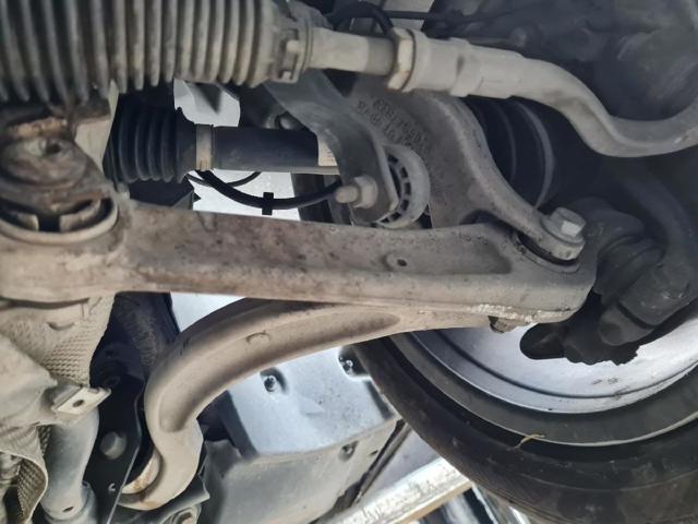 Brazo inferior izquierdo de la suspensión delantera 8W0407155A VAG
