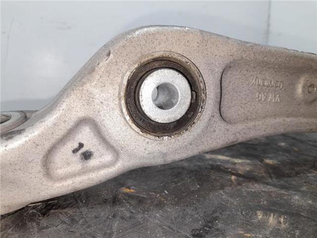 8W0407156A Brazo inferior derecho de la suspensión delantera  disponible Utrera