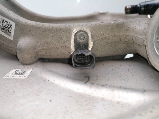 8W0407560 VAG Mangueta delantera derecha  en stock Huelva