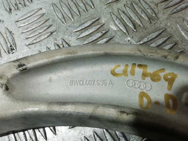 8W0407694A Brazo inferior derecho de la suspensión delantera  disponible Málaga