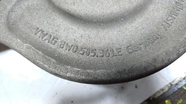 8W0505324F VAG Brazo superior derecho de la suspensión trasera  en stock Córdoba