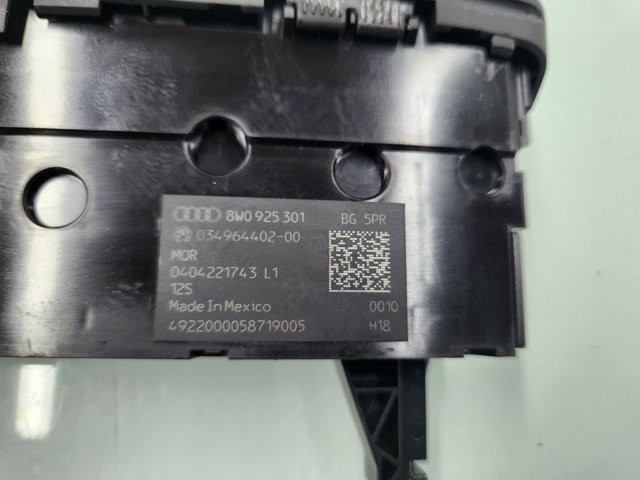 8W0925301 VAG Consola central del panel de control  disponible Alicante