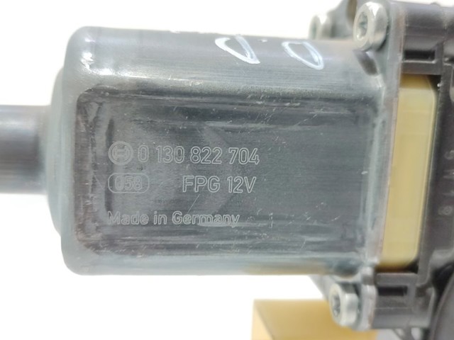 8W0959802 Motor del elevalunas de la puerta delantera derecha comprar Girona