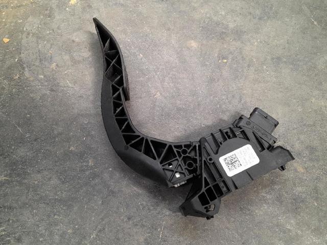 8W1723523 Pedal del acelerador  comprar en Reus