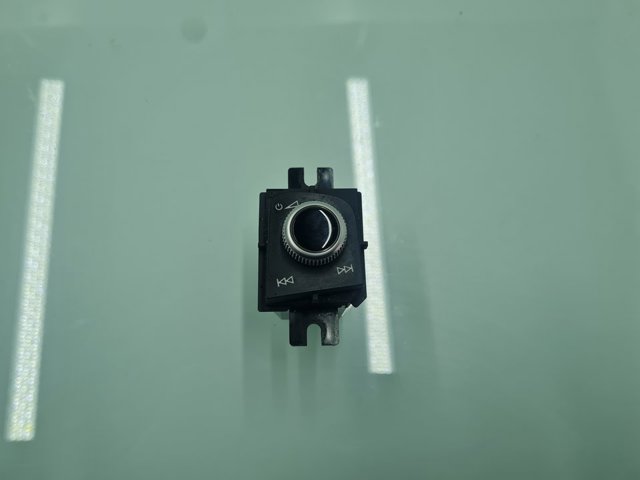 8W1919616 Unidad de control multimedia  en stock Castellón