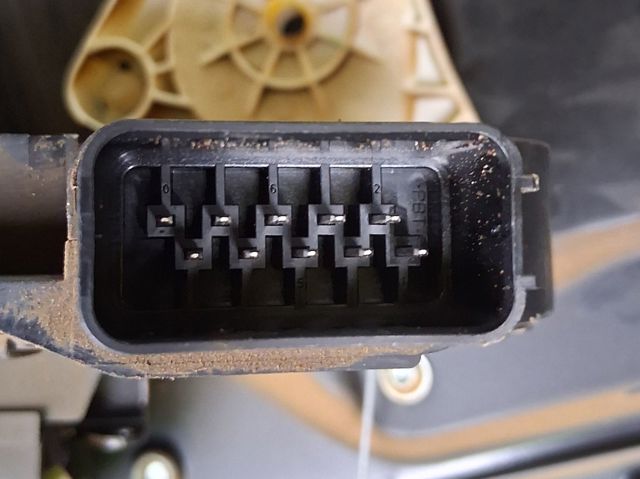 8X2A26412AC Land Rover