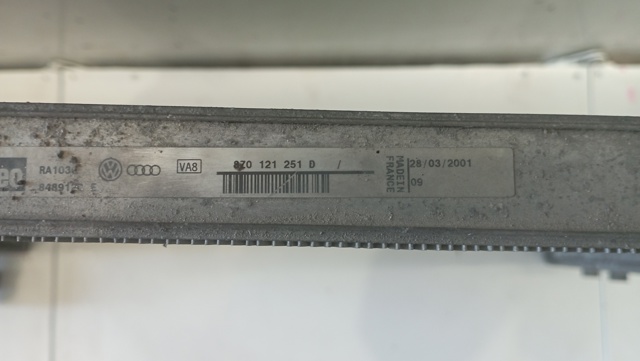 VAG 8Z0121251D Radiador de refrigeración del motor  disponible Lugo