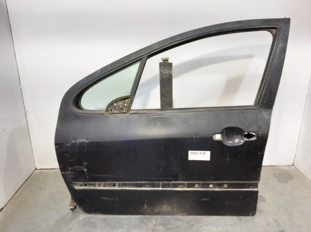 Puerta delantera derecha Peugeot 307 segundo mano en Madrid