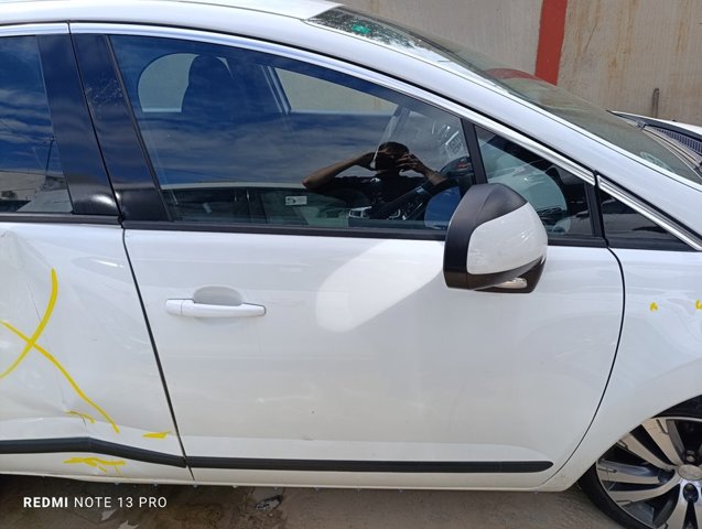 Puerta delantera derecha 9004AV Peugeot/Citroen