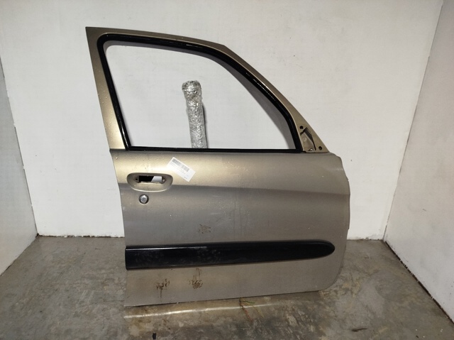 Venta de Puerta delantera derecha para Citroen Xsara Picasso segunda mano