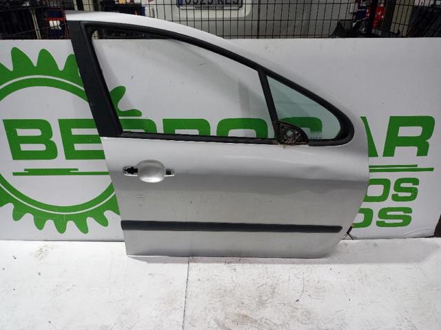 Comprar Puerta delantera izquierda Peugeot 307  hatchback usado